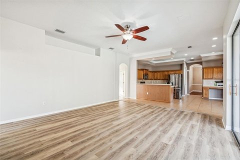 Casa en venta en Dade City, Florida, 5 dormitorios, 290.51 m2 № 2229444 - foto 6
