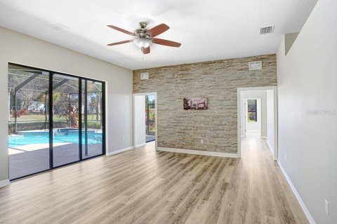 Casa en venta en Dade City, Florida, 5 dormitorios, 290.51 m2 № 2229444 - foto 8