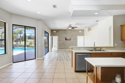 Casa en venta en Dade City, Florida, 5 dormitorios, 290.51 m2 № 2229444 - foto 10