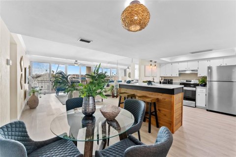 Condominio en alquiler en Treasure Island, Florida, 2 dormitorios, 121.52 m2 № 1826204 - foto 15