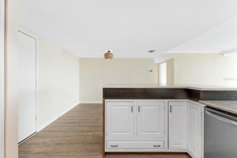 Condominio en alquiler en Treasure Island, Florida, 2 dormitorios, 121.52 m2 № 1826204 - foto 19