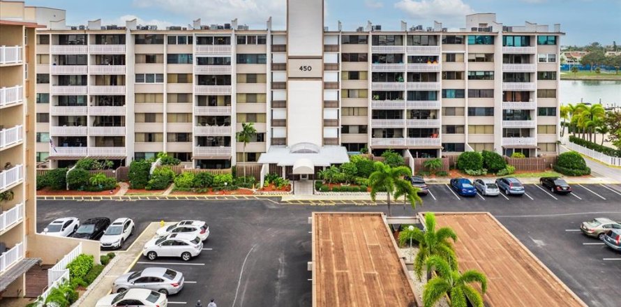 Condominio en Treasure Island, Florida, 2 dormitorios  № 1826204