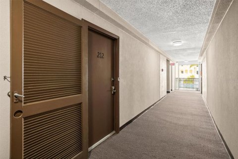 Condominio en alquiler en Treasure Island, Florida, 2 dormitorios, 121.52 m2 № 1826204 - foto 7
