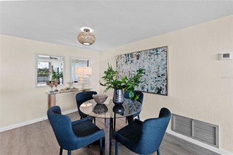 Condominio en alquiler en Treasure Island, Florida, 2 dormitorios, 121.52 m2 № 1826204 - foto 13