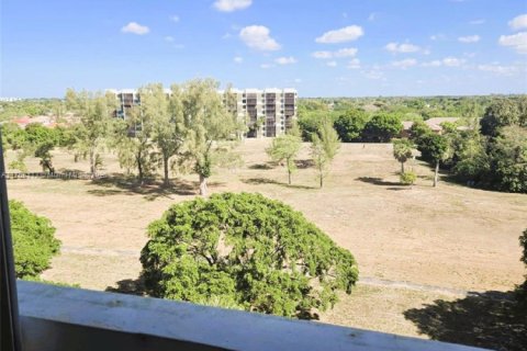 Condo in Lauderhill, Florida, 2 bedrooms  № 1868123 - photo 1