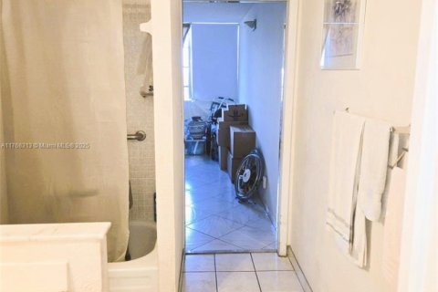 Condo in Lauderhill, Florida, 2 bedrooms  № 1868123 - photo 16