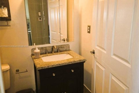 Condo in Lauderhill, Florida, 2 bedrooms  № 1868123 - photo 15