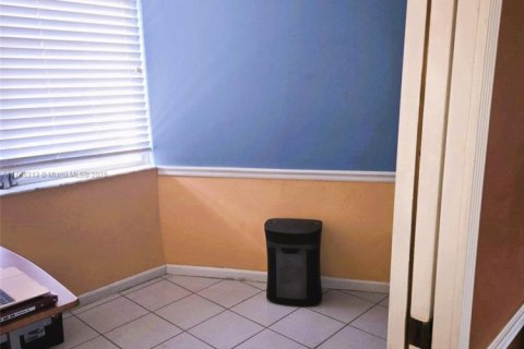Condo in Lauderhill, Florida, 2 bedrooms  № 1868123 - photo 12