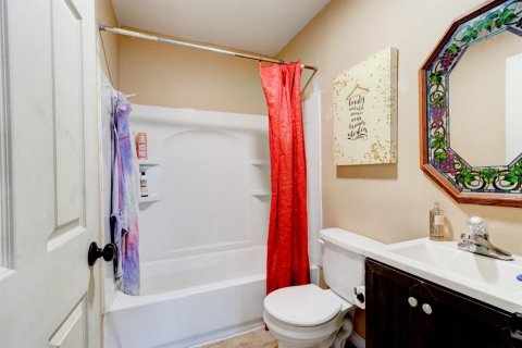 Commercial property in Daytona Beach, Florida 8 bedrooms, 198.07 sq.m. № 1886836 - photo 10
