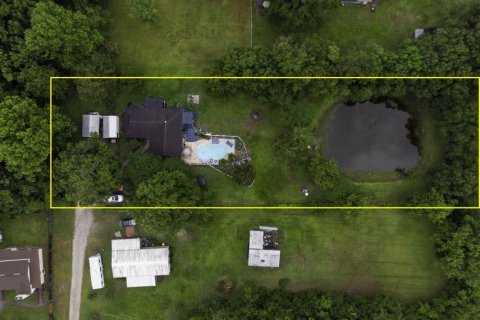 Commercial property in Middleburg, Florida 167.5 sq.m. № 765338 - photo 1