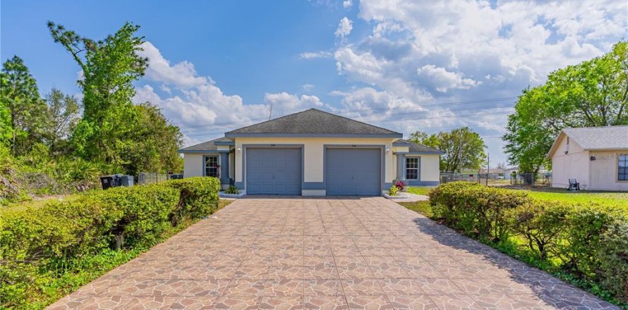 Propiedad comercial en Poinciana, Florida 5 dormitorios, 230.77 m2 № 2166399