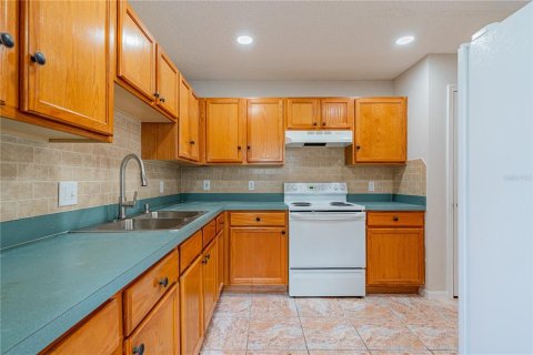 Propiedad comercial en venta en Poinciana, Florida, 5 dormitorios, 230.77 m2 № 2166399 - foto 5