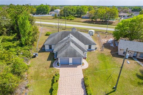 Propiedad comercial en venta en Poinciana, Florida, 5 dormitorios, 230.77 m2 № 2166399 - foto 3