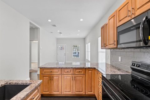 Commercial property in Tampa, Florida 3 bedrooms, 128.39 sq.m. № 2156240 - photo 7