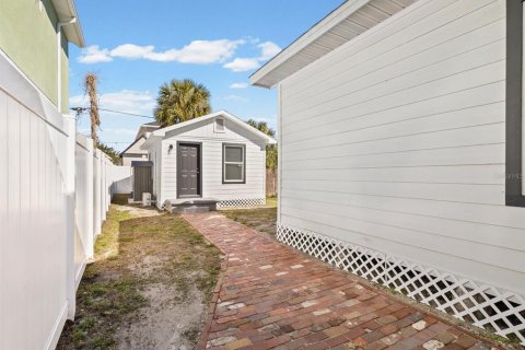 Commercial property in Tampa, Florida 3 bedrooms, 128.39 sq.m. № 2156240 - photo 9