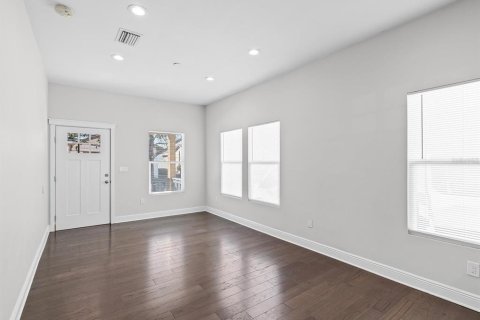 Commercial property in Tampa, Florida 3 bedrooms, 128.39 sq.m. № 2156240 - photo 3