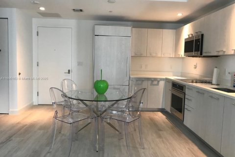 Condominio en alquiler en Miami, Florida, 1 dormitorio, 50.26 m2 № 1941637 - foto 1