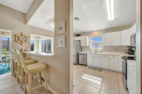 Condo in Palmetto, Florida, 3 bedrooms № 2116922 - photo 11