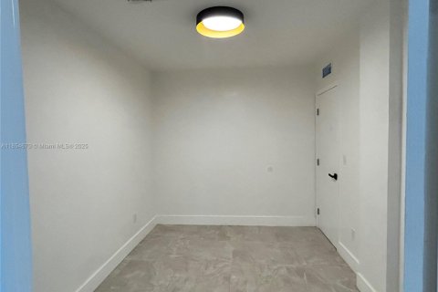 Apartment in Miami Beach, Florida 3 bedrooms, 83.61 sq.m. № 1872554 - photo 14