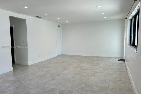 Apartment in Miami Beach, Florida 3 bedrooms, 83.61 sq.m. № 1872554 - photo 5