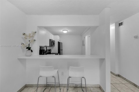Condo in North Miami, Florida, 1 bedroom  № 1995981 - photo 7
