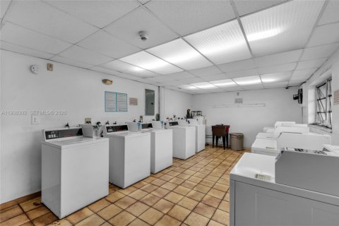 Condo in North Miami, Florida, 1 bedroom  № 1995981 - photo 26