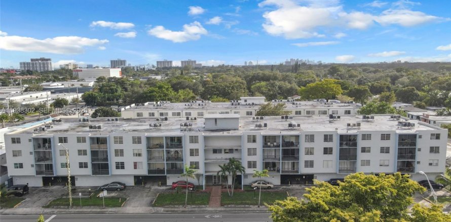 Condo in North Miami, Florida, 1 bedroom  № 1995981