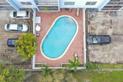 Condo in North Miami, Florida, 1 bedroom  № 1995981 - photo 19