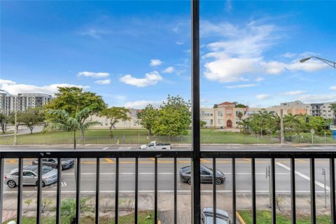 Condo in North Miami, Florida, 1 bedroom  № 1995981 - photo 29