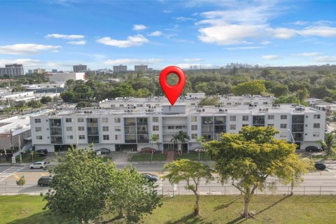 Condo in North Miami, Florida, 1 bedroom  № 1995981 - photo 14