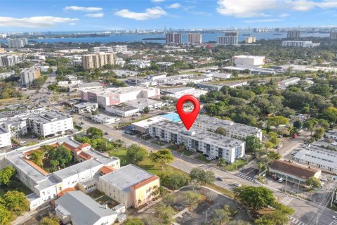 Condo in North Miami, Florida, 1 bedroom  № 1995981 - photo 16