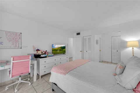 Condo in North Miami, Florida, 1 bedroom  № 1995981 - photo 23