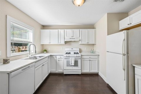 Commercial property in Saint Petersburg, Florida 5 bedrooms, 173.36 sq.m. № 2421949 - photo 17