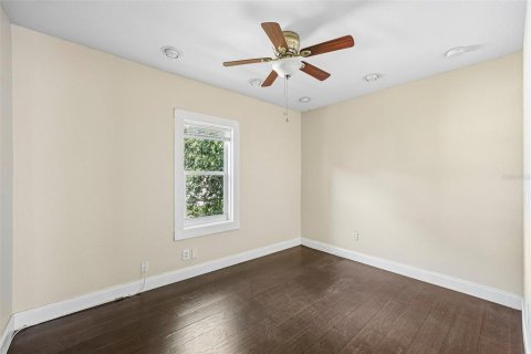 Commercial property in Saint Petersburg, Florida 5 bedrooms, 173.36 sq.m. № 2421949 - photo 21