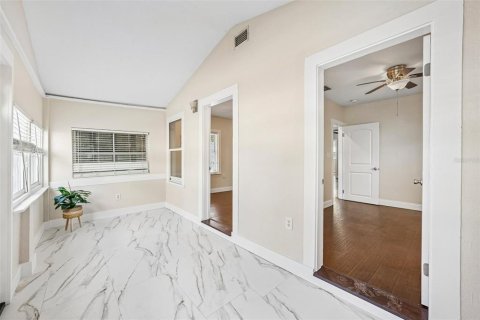 Commercial property in Saint Petersburg, Florida 5 bedrooms, 173.36 sq.m. № 2421949 - photo 6