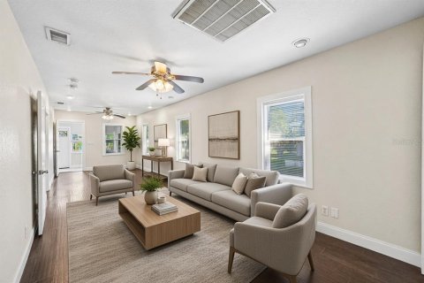 Commercial property in Saint Petersburg, Florida 5 bedrooms, 173.36 sq.m. № 2421949 - photo 7