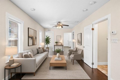 Commercial property in Saint Petersburg, Florida 5 bedrooms, 173.36 sq.m. № 2421949 - photo 10