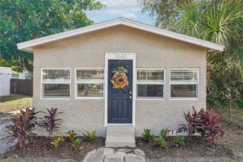 Commercial property in Saint Petersburg, Florida 5 bedrooms, 173.36 sq.m. № 2421949 - photo 2
