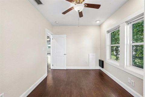 Commercial property in Saint Petersburg, Florida 5 bedrooms, 173.36 sq.m. № 2421949 - photo 27