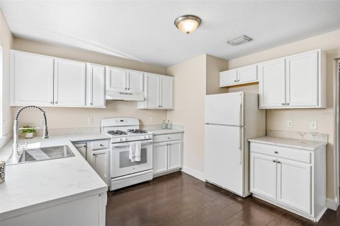 Commercial property in Saint Petersburg, Florida 5 bedrooms, 173.36 sq.m. № 2421949 - photo 18