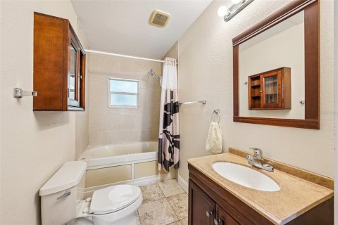 Commercial property in Saint Petersburg, Florida 5 bedrooms, 173.36 sq.m. № 2421949 - photo 19