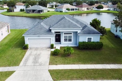 Villa ou maison à vendre à Kissimmee, Floride: 3 chambres, 148.27 m2 № 2289488 - photo 2