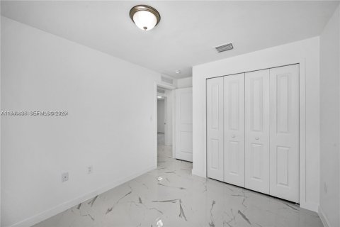 Снять в аренду виллу или дом в Флорида-Сити, Флорида 3 спальни, 176.51м2, № 2005591 - фото 12