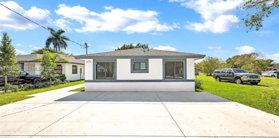 Дом в Флорида-Сити, Флорида 3 спальни, 176.51м2 № 2005591