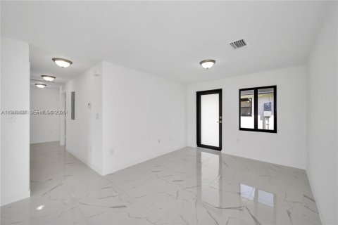 Снять в аренду виллу или дом в Флорида-Сити, Флорида 3 спальни, 176.51м2, № 2005591 - фото 5