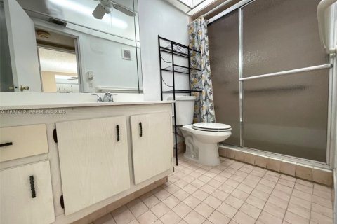 Condo in North Lauderdale, Florida, 1 bedroom  № 2035664 - photo 9