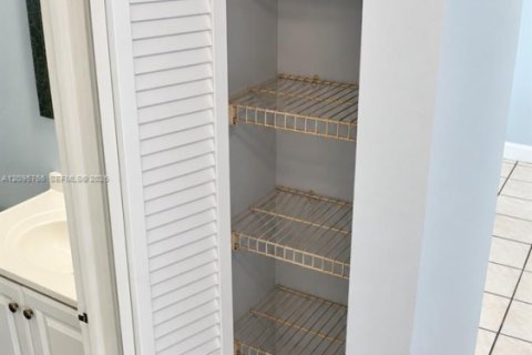 Appartement à louer à Hialeah, Floride: 2 chambres, 75.44 m2 № 2385055 - photo 27