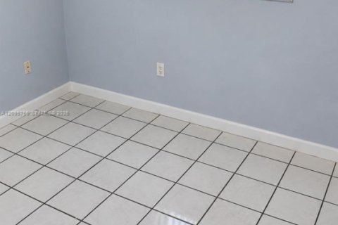 Appartement à louer à Hialeah, Floride: 2 chambres, 75.44 m2 № 2385055 - photo 25