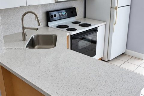 Appartement à louer à Hialeah, Floride: 2 chambres, 75.44 m2 № 2385055 - photo 16