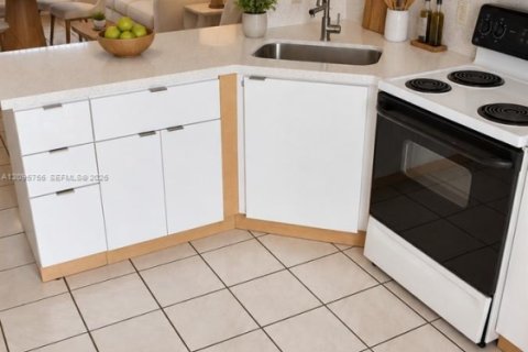 Appartement à louer à Hialeah, Floride: 2 chambres, 75.44 m2 № 2385055 - photo 2